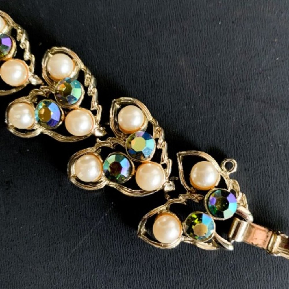 Vintage Rhinestone & Pearl Gold Tone Bracelet